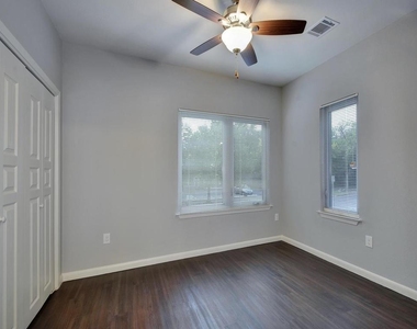 2822 Rio Grande St - Photo Thumbnail 10
