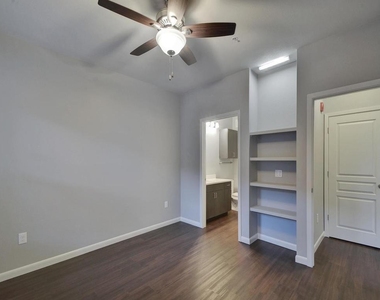 2822 Rio Grande St - Photo Thumbnail 7