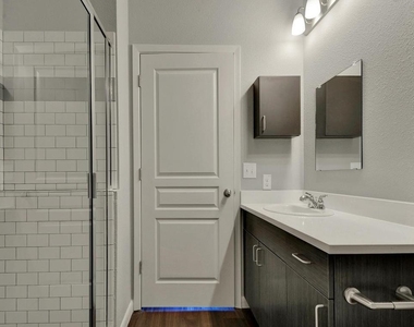 2822 Rio Grande St - Photo Thumbnail 17