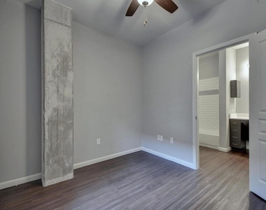 2822 Rio Grande St - Photo Thumbnail 11