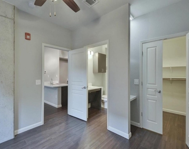 2822 Rio Grande St - Photo Thumbnail 13