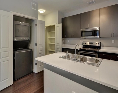 2822 Rio Grande St - Photo Thumbnail 4
