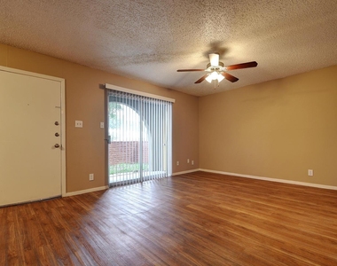 2414 Ventura Dr - Photo Thumbnail 4
