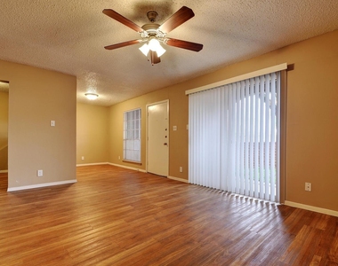 2414 Ventura Dr - Photo Thumbnail 6