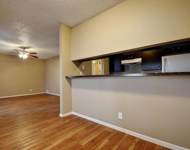 2414 Ventura Dr - Photo Thumbnail 2