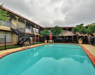 2414 Ventura Dr - Photo Thumbnail 7
