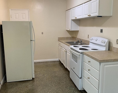 912 Arco Drive - Photo Thumbnail 3
