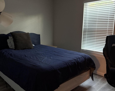 7665 Jana Lane S - Photo Thumbnail 4