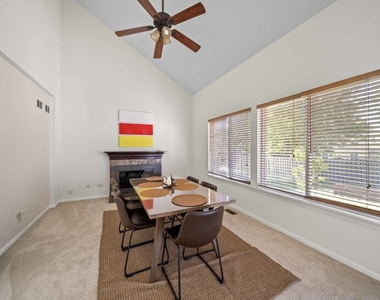 2521 Waterford Lane - Photo Thumbnail 8