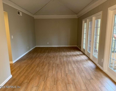 3864 La Mirada Drive - Photo Thumbnail 9
