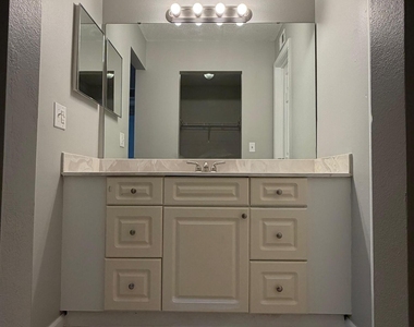 3864 La Mirada Drive - Photo Thumbnail 22