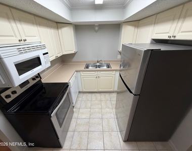 3864 La Mirada Drive - Photo Thumbnail 6