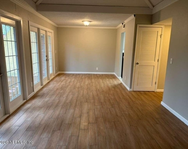 3864 La Mirada Drive - Photo Thumbnail 10