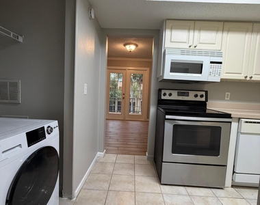 3864 La Mirada Drive - Photo Thumbnail 4