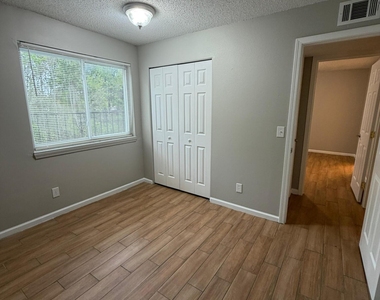 3864 La Mirada Drive - Photo Thumbnail 15