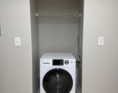 3864 La Mirada Drive - Photo Thumbnail 7