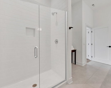 1615 W 13 Street - Photo Thumbnail 11