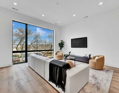 1615 W 13 Street - Photo Thumbnail 3