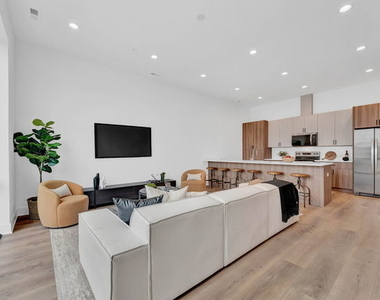 1615 W 13 Street - Photo Thumbnail 2