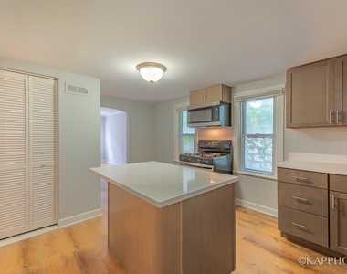 3108 N Saint Louis Avenue - Photo Thumbnail 8