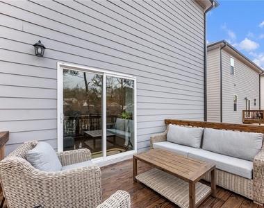 680 Groover Street - Photo Thumbnail 16
