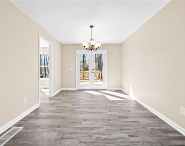 228 Hawkins Farm Circle - Photo Thumbnail 8