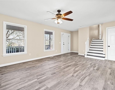 228 Hawkins Farm Circle - Photo Thumbnail 5