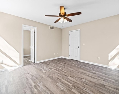 228 Hawkins Farm Circle - Photo Thumbnail 19