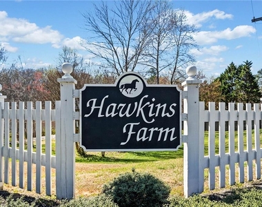 228 Hawkins Farm Circle - Photo Thumbnail 3