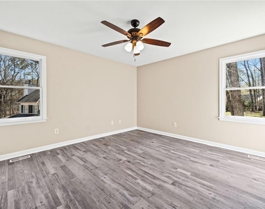 228 Hawkins Farm Circle - Photo Thumbnail 18