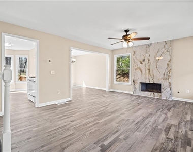 228 Hawkins Farm Circle - Photo Thumbnail 6