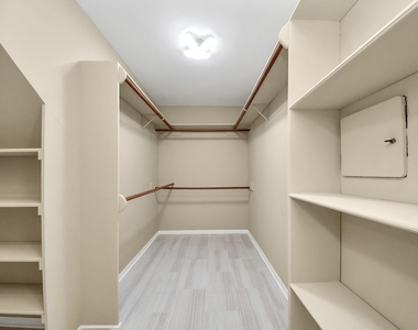 5 Tiffany Square - Photo Thumbnail 17