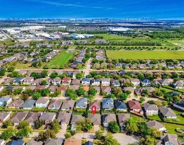 1818 Fergus Park Court - Photo Thumbnail 9