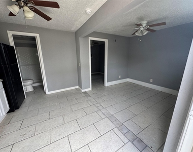 7018 1/2 Avenue F - Photo Thumbnail 4