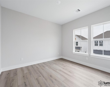 6702 Metro Boulevard - Photo Thumbnail 4