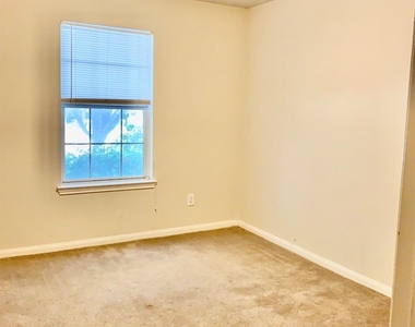 7827 Iris Glen Lane - Photo Thumbnail 8