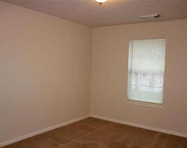 7827 Iris Glen Lane - Photo Thumbnail 18