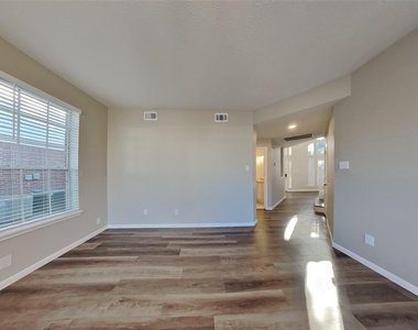 9658 Therrell Drive - Photo Thumbnail 4