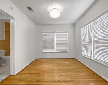 905 Kern Street - Photo Thumbnail 9