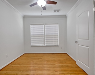905 Kern Street - Photo Thumbnail 14