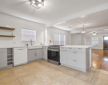 905 Kern Street - Photo Thumbnail 6