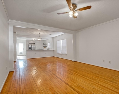 905 Kern Street - Photo Thumbnail 2