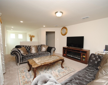 7143 Clearwater Cove Drive - Photo Thumbnail 14
