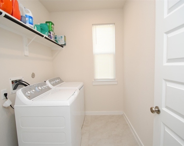 7143 Clearwater Cove Drive - Photo Thumbnail 19