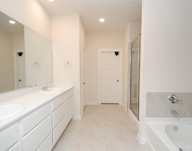 7143 Clearwater Cove Drive - Photo Thumbnail 6
