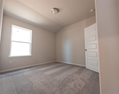 8015 Virginia Drive - Photo Thumbnail 9