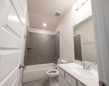 8015 Virginia Drive - Photo Thumbnail 10
