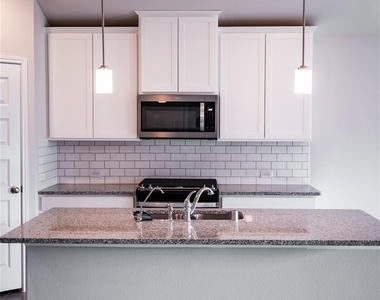 8015 Virginia Drive - Photo Thumbnail 3