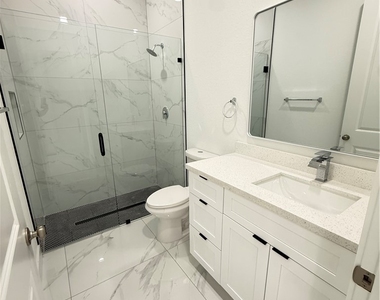 1262 Best Avenue - Photo Thumbnail 5
