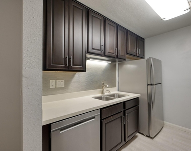 1860 White Oak Drive - Photo Thumbnail 12